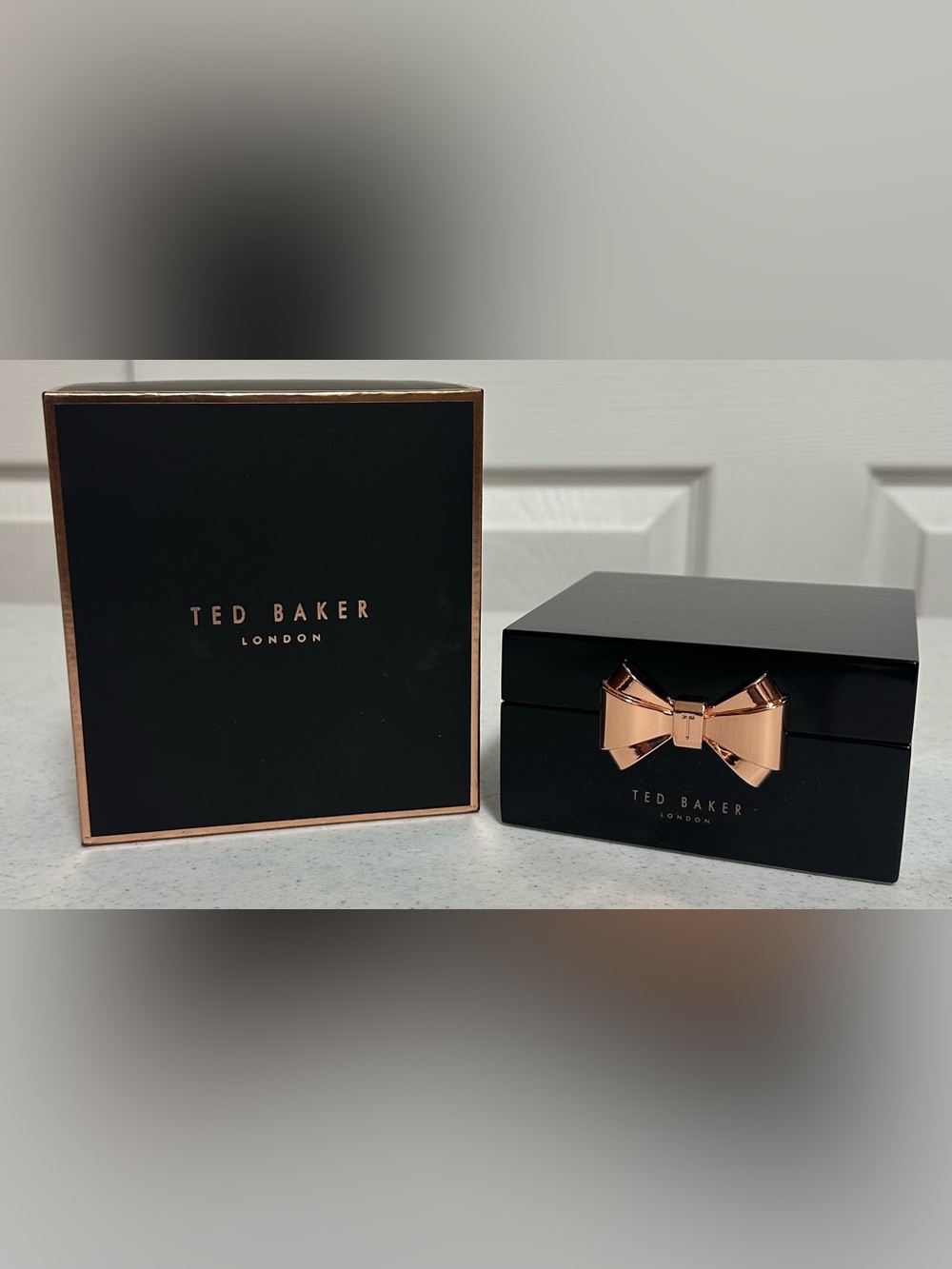 Ted Baker Black Laquer Jewelry Box w/ Rose Gold Bow - Picture 2 of 8